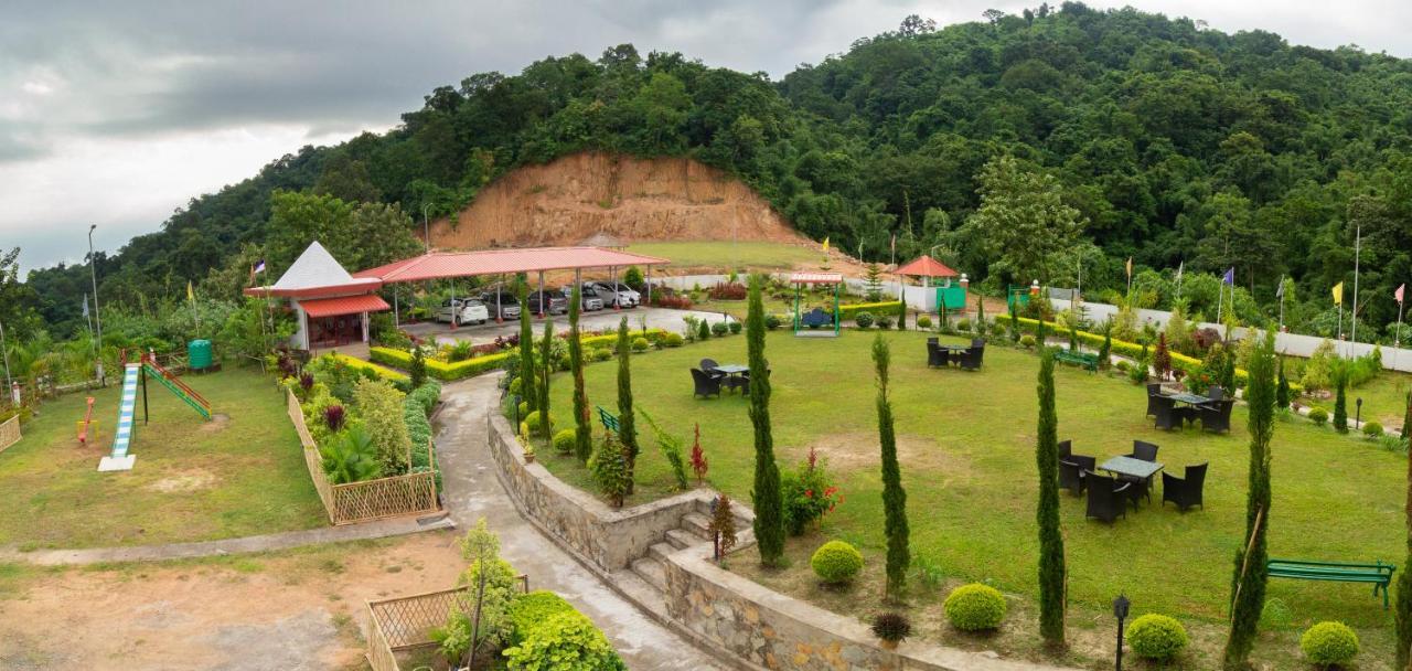 La Vue Resort Kāziranga エクステリア 写真